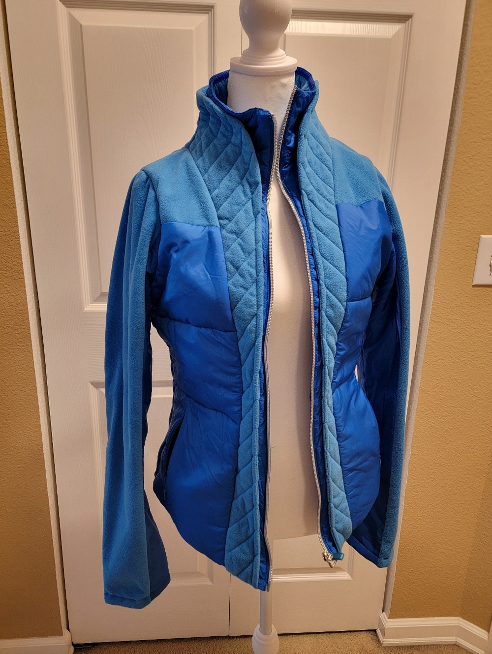 Lululemon Athletica Vibrant Blue Fleece & Nylon Jacket/Size 6